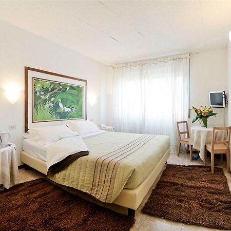 Antico Albergo Madonna Legnano Exterior foto