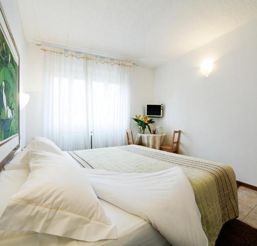 Antico Albergo Madonna Legnano Exterior foto