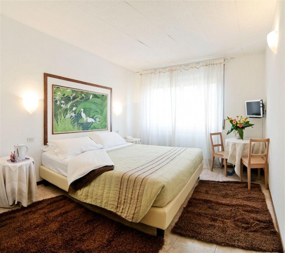 Antico Albergo Madonna Legnano Exterior foto