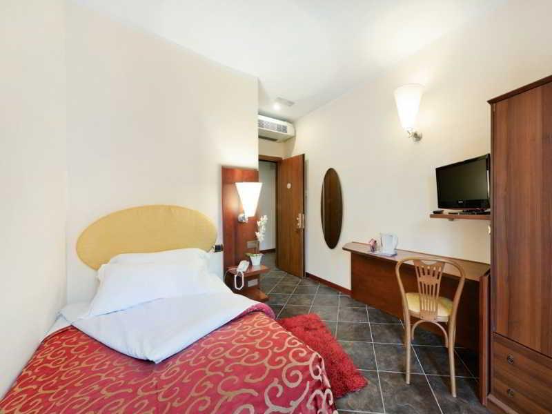 Antico Albergo Madonna Legnano Exterior foto