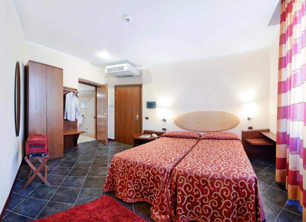 Antico Albergo Madonna Legnano Exterior foto
