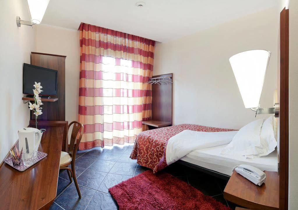 Antico Albergo Madonna Legnano Exterior foto