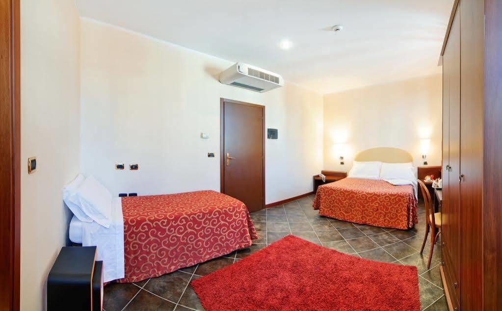 Antico Albergo Madonna Legnano Exterior foto
