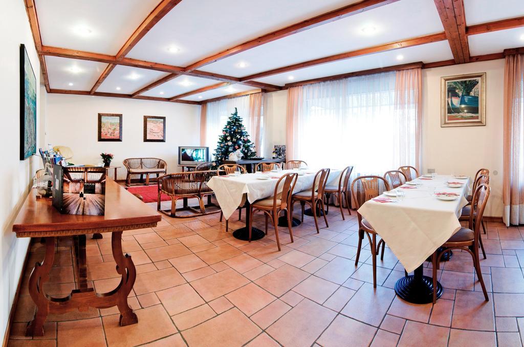 Antico Albergo Madonna Legnano Exterior foto